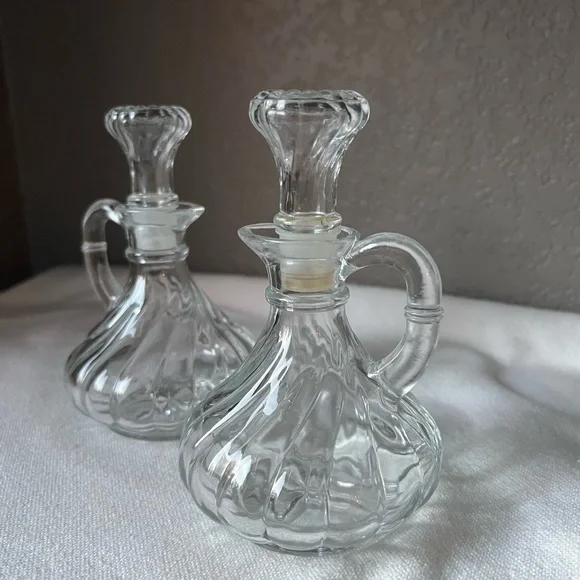Vintage 1950's Anchor Hocking 4" Clear Glass Oil/Vinegar Cruet Bottles w Stopper - Picture 4 of 9